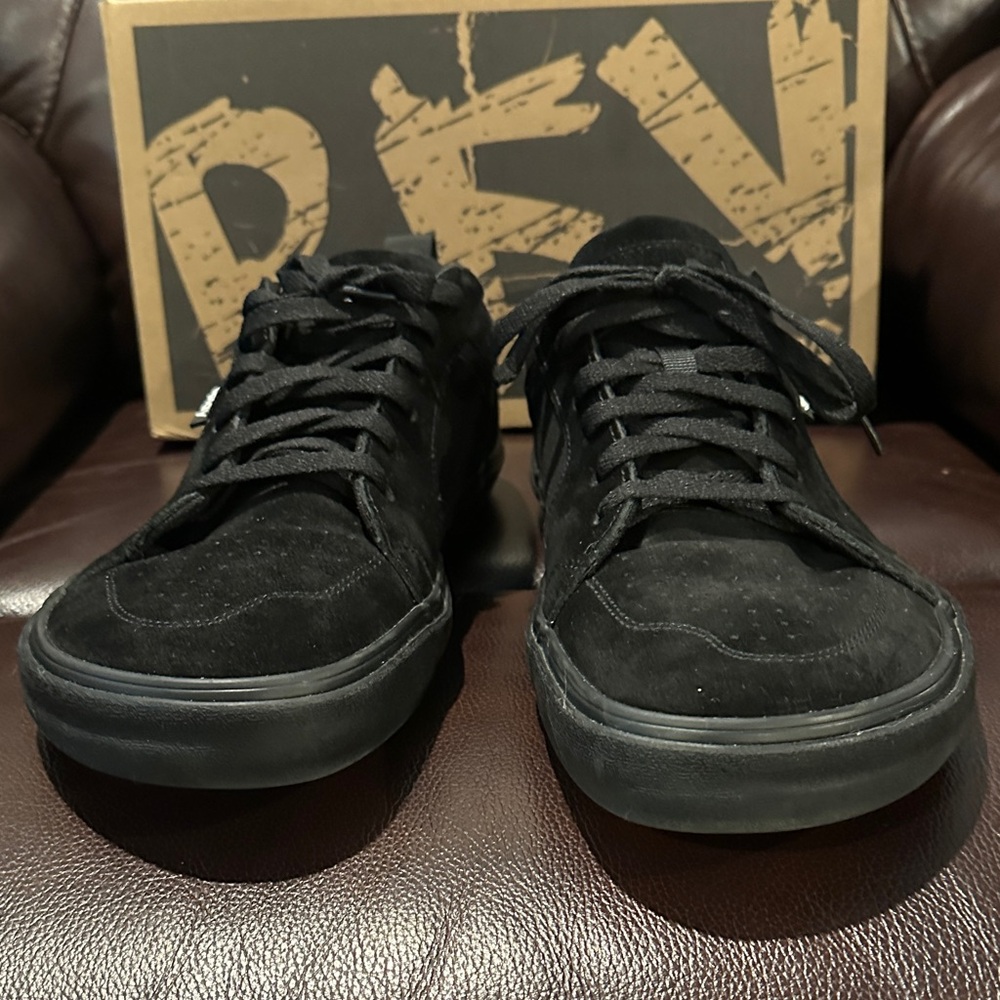 Black Men's Shoes - Picture 8 of 10